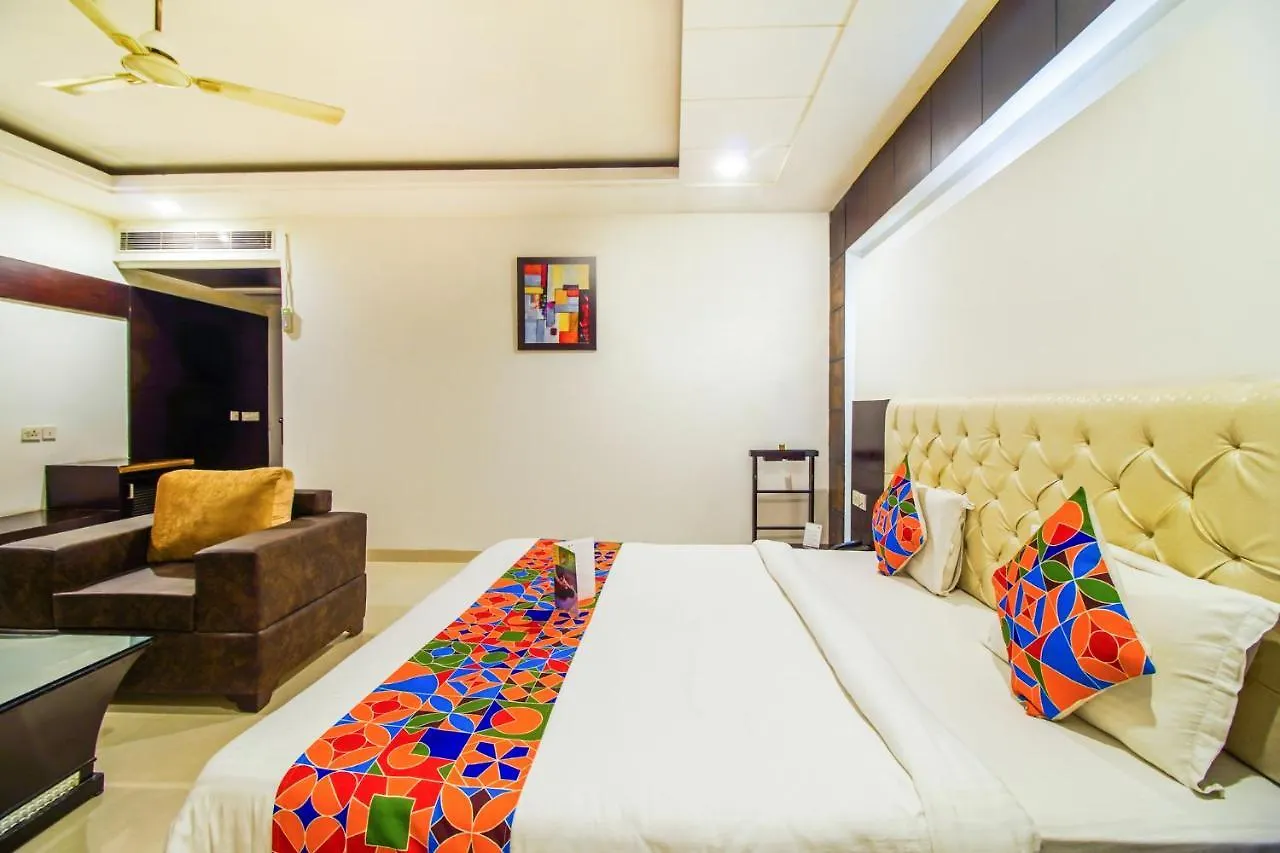 *** Hotel Fabhotel Transit Delhi Airport Mahipalpur New Delhi India