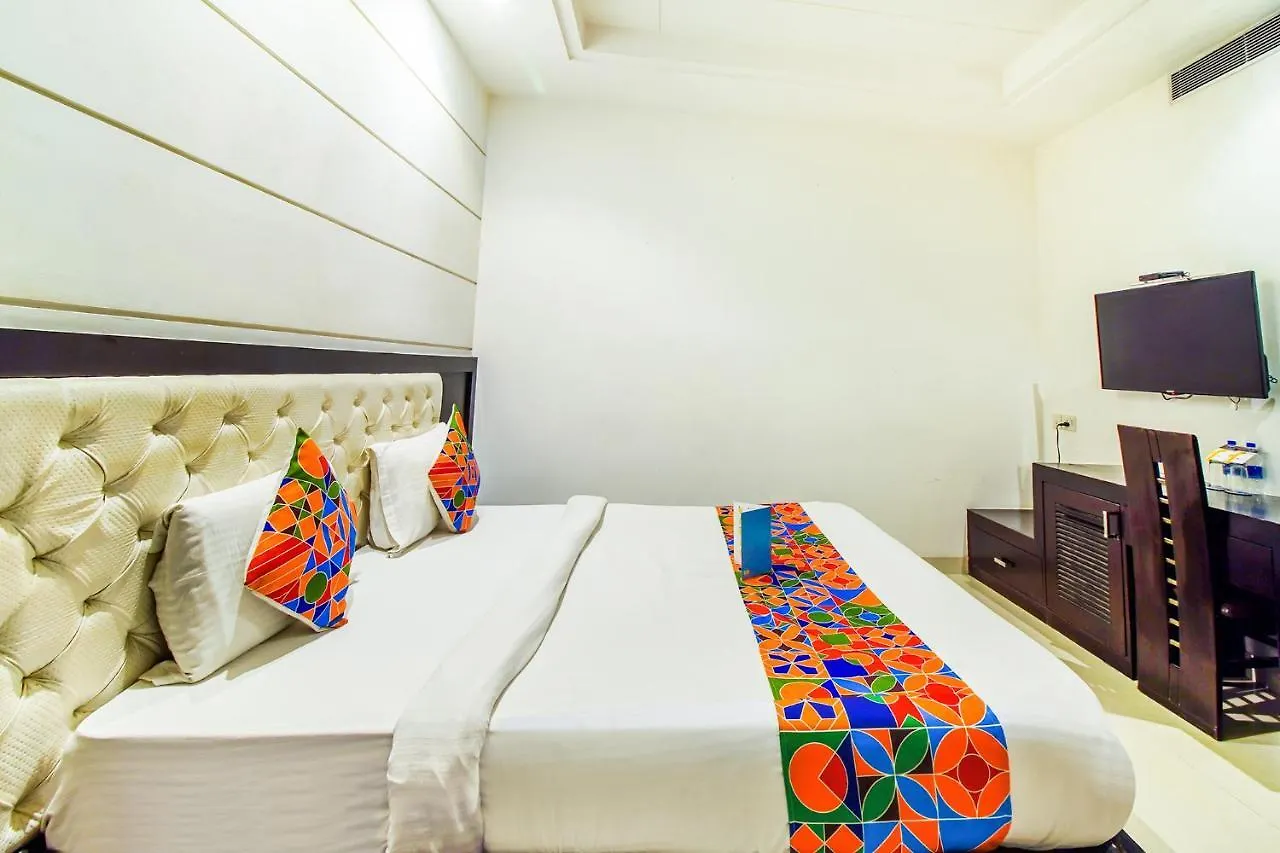 *** Hotel Fabhotel Transit Delhi Airport Mahipalpur Nueva Delhi India
